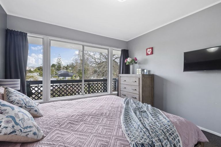 Photo of property in 1/57a Hogans Road, Glenfield, Auckland, 0629