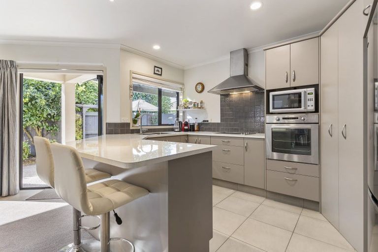 Photo of property in 14 Putaka Place, Papamoa Beach, Papamoa, 3118
