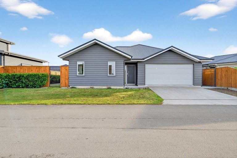 Photo of property in 3 Magnolia Lane, Kelvin Grove, Palmerston North, 4414