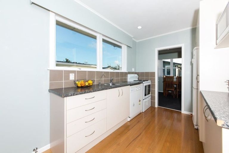 Photo of property in 6 Murray Road, Te Atatu Peninsula, Auckland, 0610