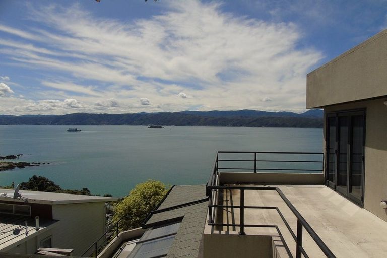 Photo of property in 13 Fortification Road, Karaka Bays, Wellington, 6022
