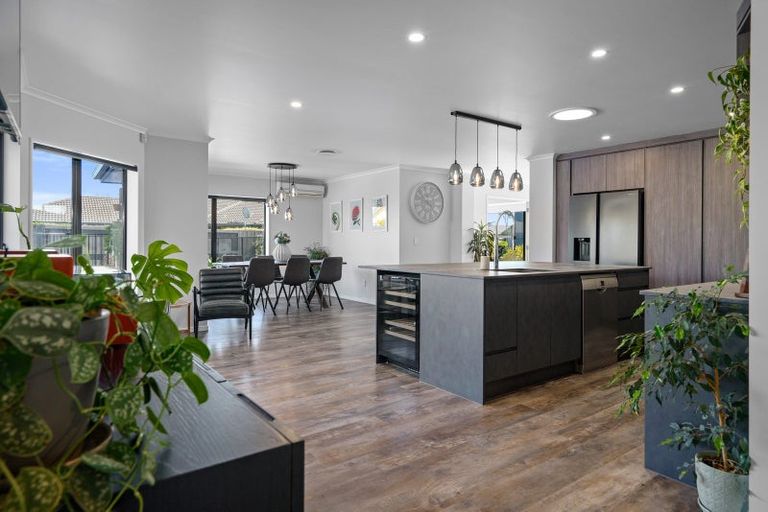 Photo of property in 28 Madison Street, Cambridge, 3434