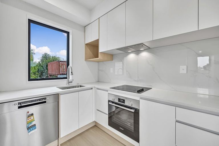 Photo of property in 4/163 Edmonton Road, Te Atatu South, Auckland, 0610