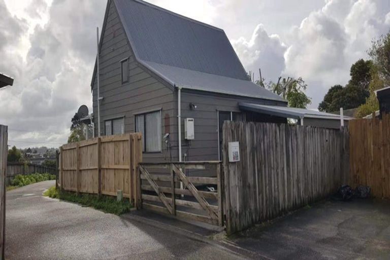 Photo of property in 163b Colwill Road, Massey, Auckland, 0614