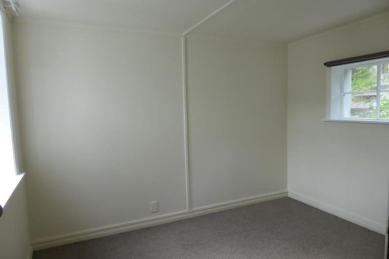 Photo of property in 9 Hungerford Road, Lyall Bay, Wellington, 6022