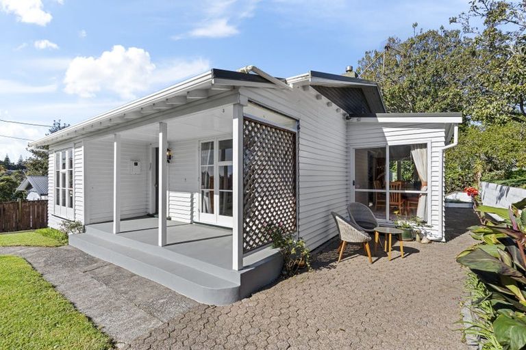 Photo of property in 3 Barrett Street, Westown, New Plymouth, 4310