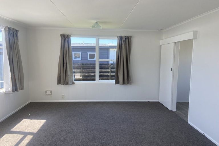 Photo of property in 403 Hobsonville Road, Hobsonville, Auckland, 0618