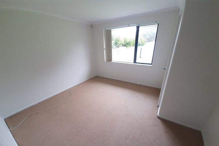 Photo of property in 45 Kittiwake Drive, Schnapper Rock, Auckland, 0632