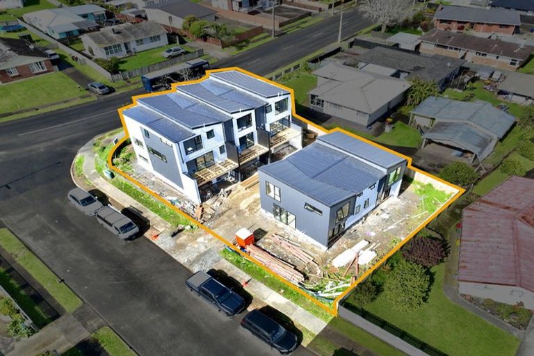 Photo of property in 2a Convair Crescent, Mangere, Auckland, 2022