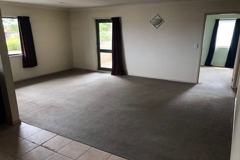 Photo of property in 1/80 Gunner Drive, Te Atatu Peninsula, Auckland, 0610