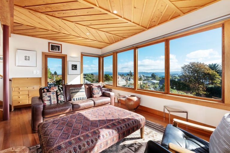 Photo of property in 355 Muritai Road, Eastbourne, Lower Hutt, 5013