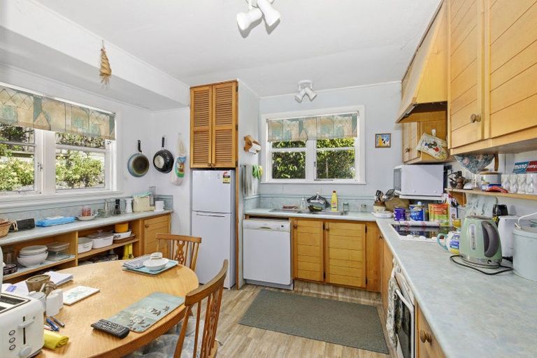 Photo of property in 15 Lyons Crescent, Strathmore Park, Wellington, 6022