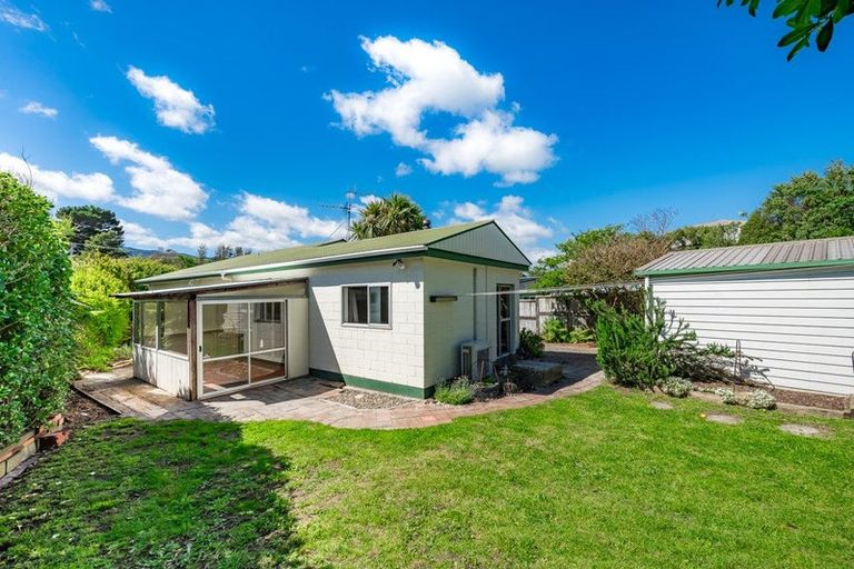 Photo of property in 16 Dale Road, Raumati South, Paraparaumu, 5032