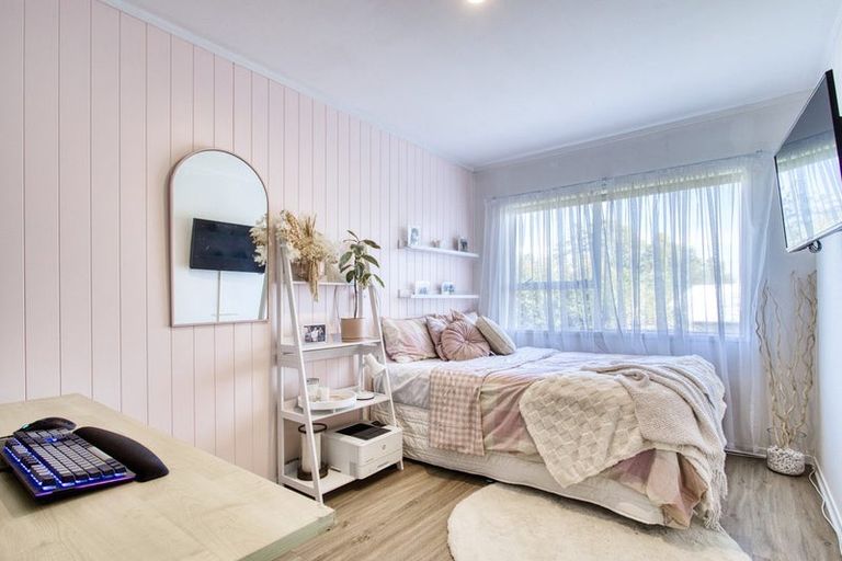 Photo of property in 2/34 Bayview Road, Bayview, Auckland, 0629