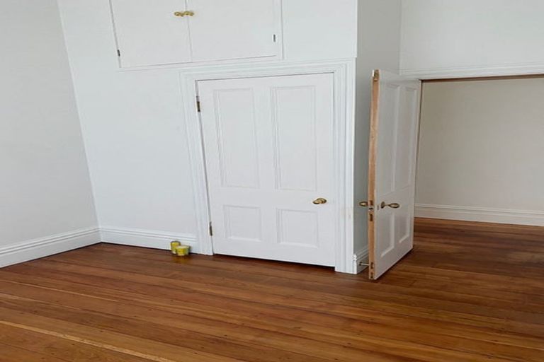 Photo of property in 17 Te Wharepouri Street, Berhampore, Wellington, 6023