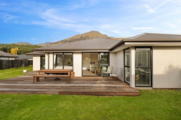 Photo of property in 11 Myles Way, Lower Shotover, Queenstown, 9304
