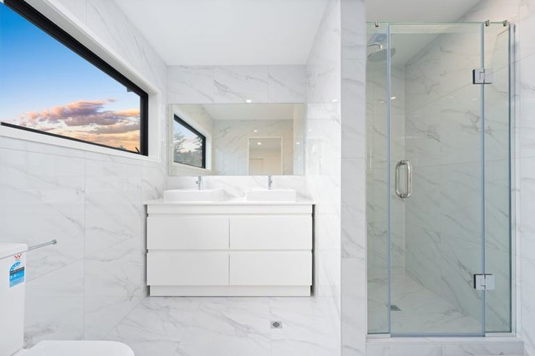 Photo of property in 64a Sungrove Rise, Sunnyvale, Auckland, 0612