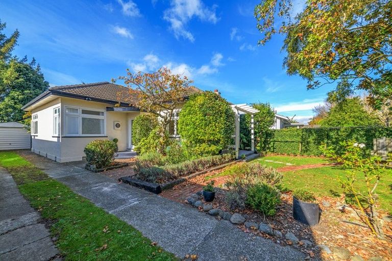 Photo of property in 27 Union Street, Hokowhitu, Palmerston North, 4410