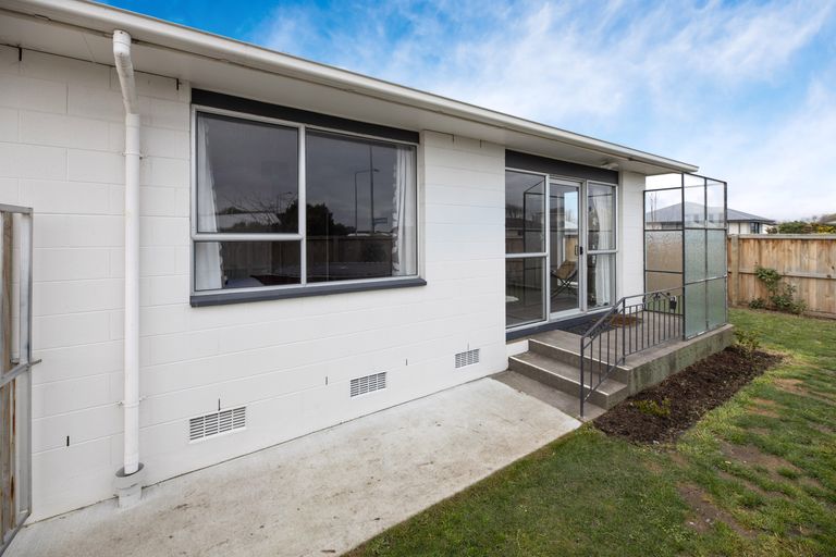 Photo of property in 2 Lamorna Road, Parklands, Christchurch, 8083