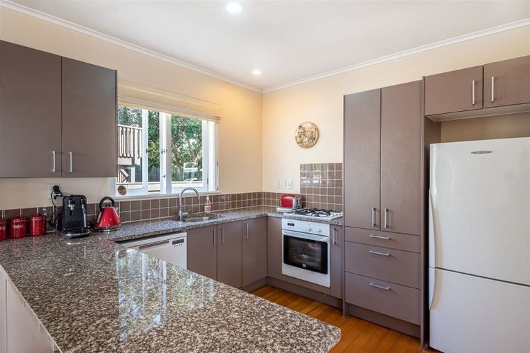 Photo of property in 6a Pupuke Road, Hillcrest, Auckland, 0627