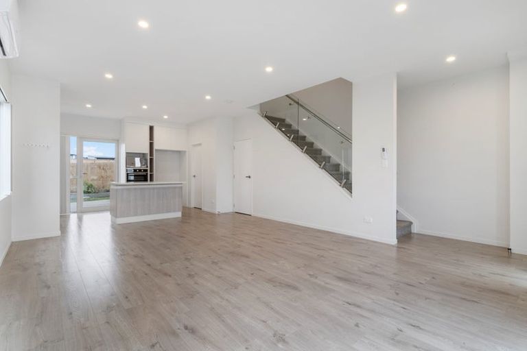 Photo of property in 5b Poruru Close, Papakura, 2110