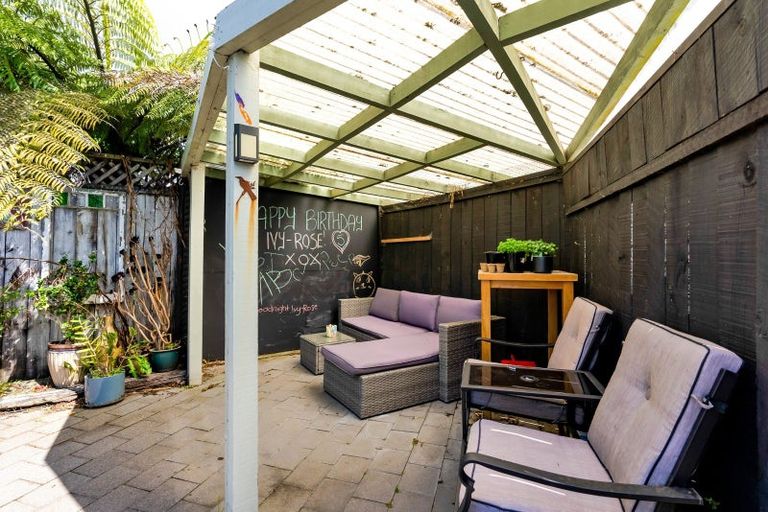 Photo of property in 1 Tainui Terrace, Inglewood, 4330