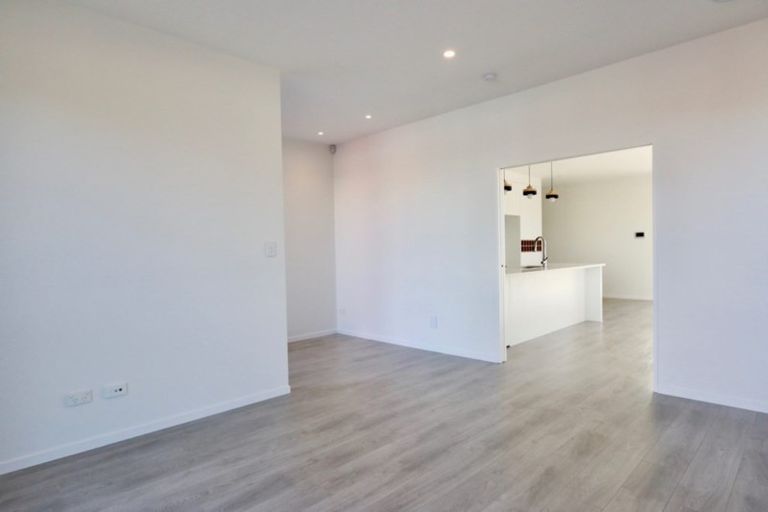 Photo of property in 6 Fjord Way, Karaka, Papakura, 2113