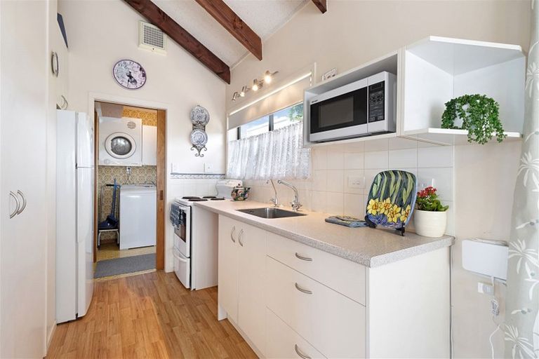 Photo of property in 86 Roberts Road, Te Atatu South, Auckland, 0610