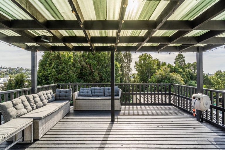 Photo of property in 2/20 Celeste Place, Totara Vale, Auckland, 0627