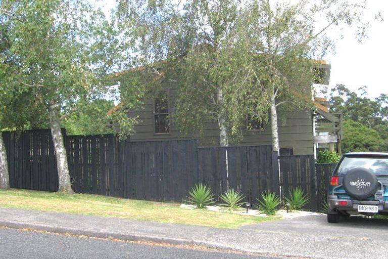 Photo of property in 2 Morriggia Place, Bayview, Auckland, 0629