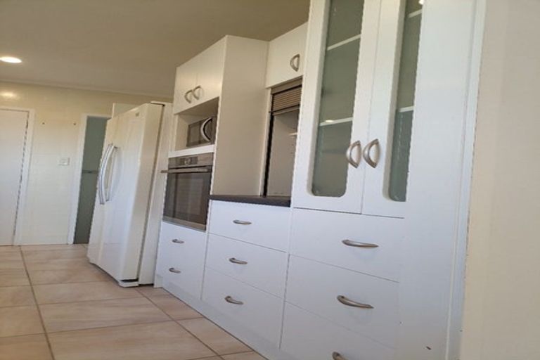 Photo of property in 29 Ayton Drive, Totara Vale, Auckland, 0629