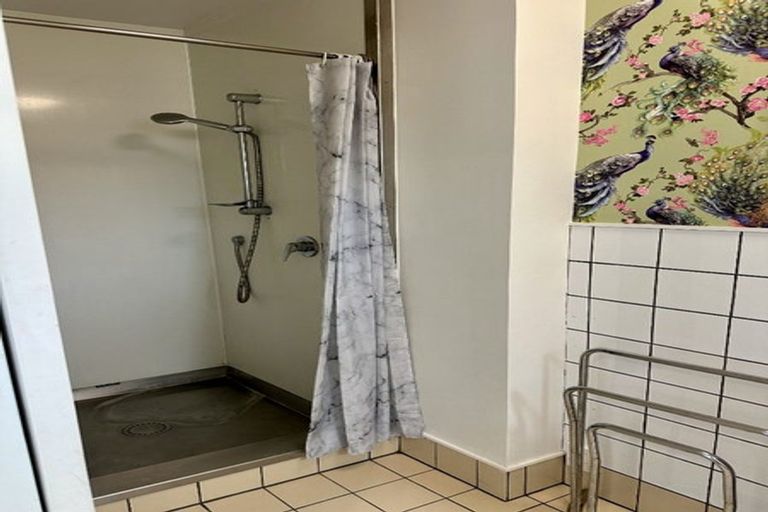 Photo of property in 42 Puriri Terrace, Roslyn, Palmerston North, 4414