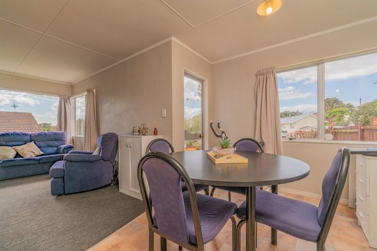 Photo of property in 12 Imperial Place, Henderson, Auckland, 0612