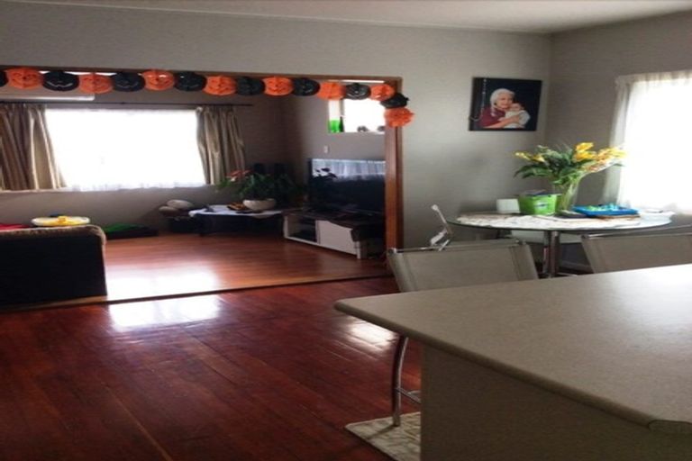 Photo of property in 23 Margan Avenue, New Lynn, Auckland, 0600