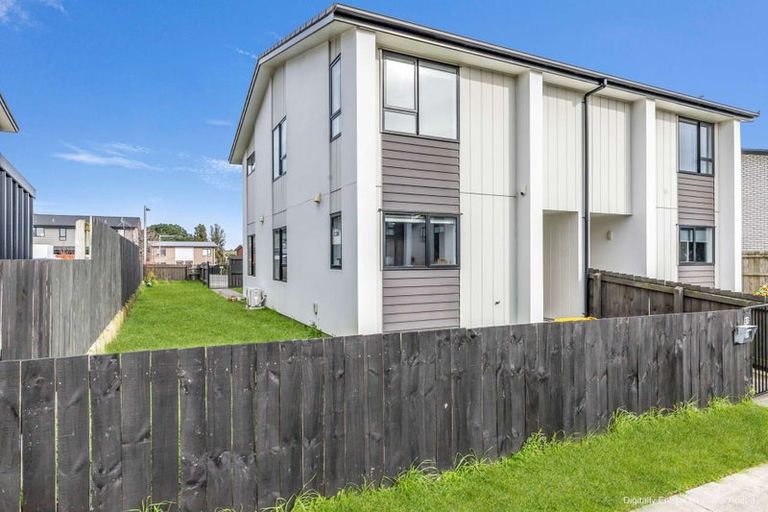 Photo of property in 27 Discovery Place, Marfell, New Plymouth, 4310
