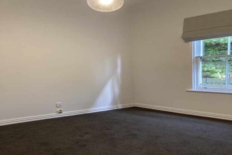 Photo of property in 21 Dorking Road, Brooklyn, Wellington, 6021