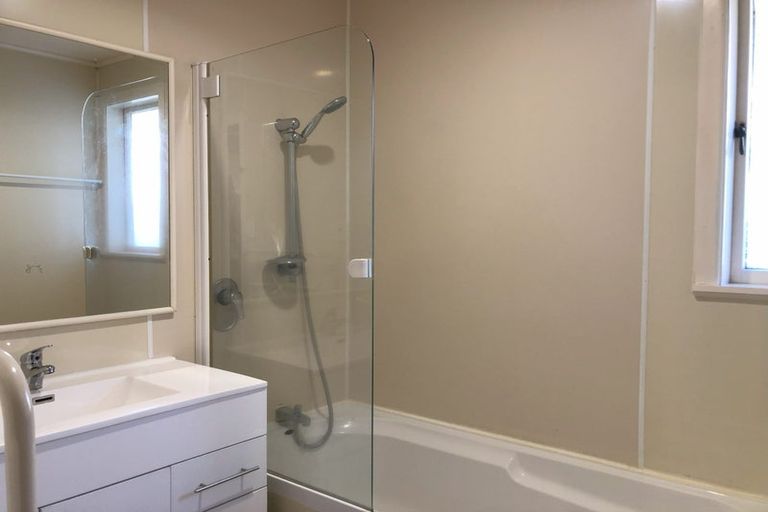 Photo of property in 1 Sarona Avenue, Glen Eden, Auckland, 0602