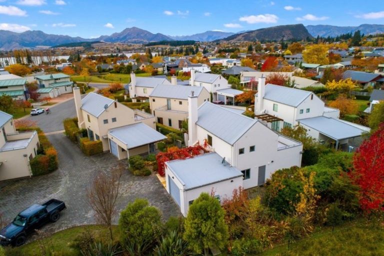 Photo of property in 13 Meadowbrook Place, Wanaka, 9305