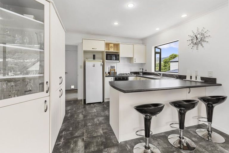 Photo of property in 49u3 Ranui Terrace, Tawa, Wellington, 5028