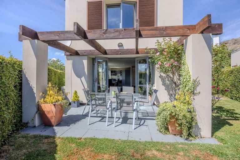 Photo of property in 9 Meadowbrook Place, Wanaka, 9305