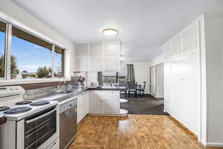 Photo of property in 402 Yaldhurst Road, Russley, Christchurch, 8042