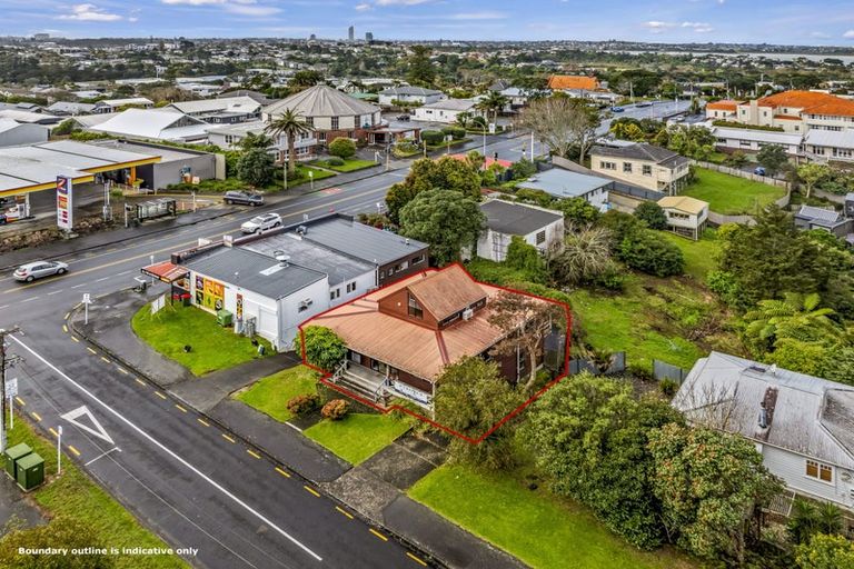 Photo of property in 2 Seaview Avenue, Northcote, Auckland, 0627