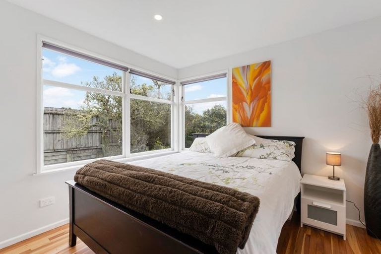 Photo of property in 2/116 Beach Haven Road, Beach Haven, Auckland, 0626