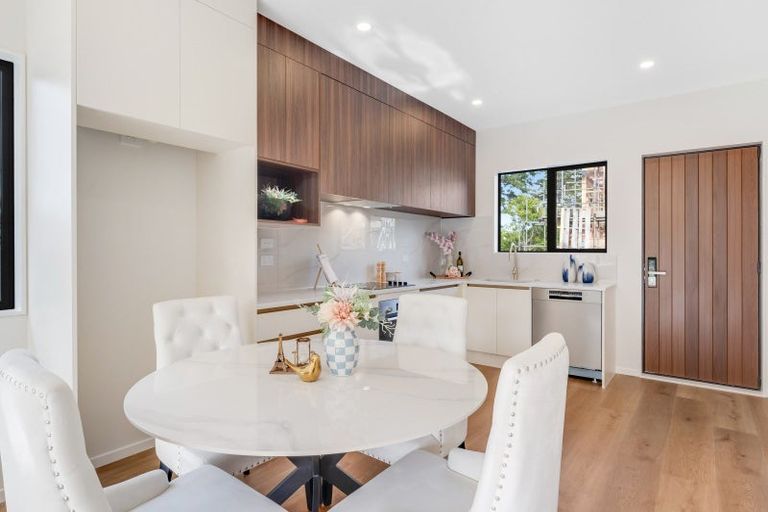 Photo of property in 140b Edgewater Drive, Pakuranga, Auckland, 2010