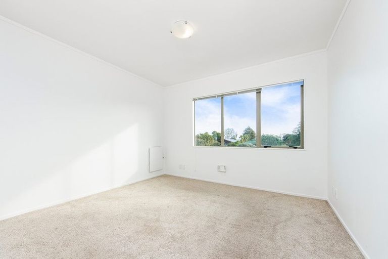 Photo of property in 32/120 Beach Haven Road, Beach Haven, Auckland, 0626