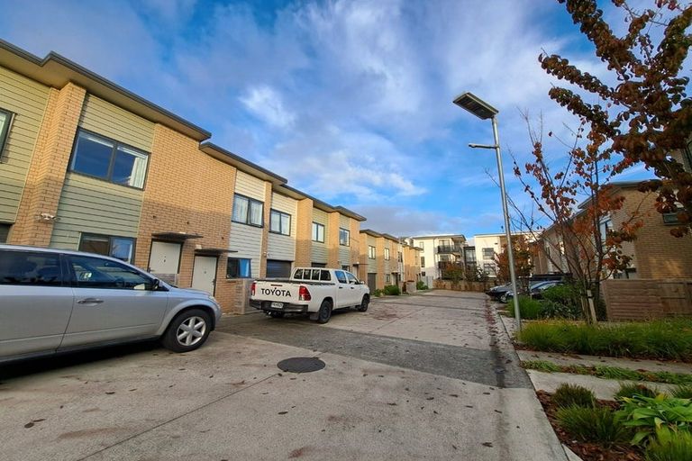 Photo of property in 8 Pangu Way, Mangere, Auckland, 2022