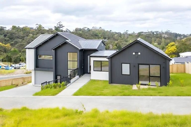 Photo of property in 30 Awanui Road, Red Beach, 0932