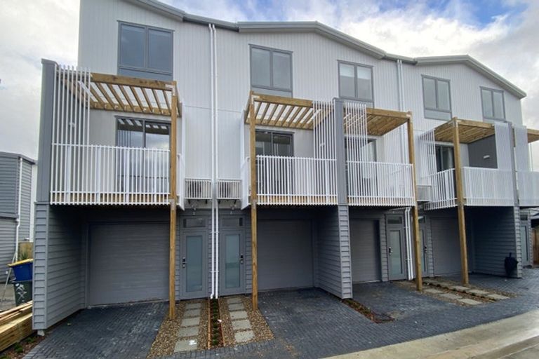 Photo of property in 5/2 Moor Avenue, Te Atatu Peninsula, Auckland, 0610