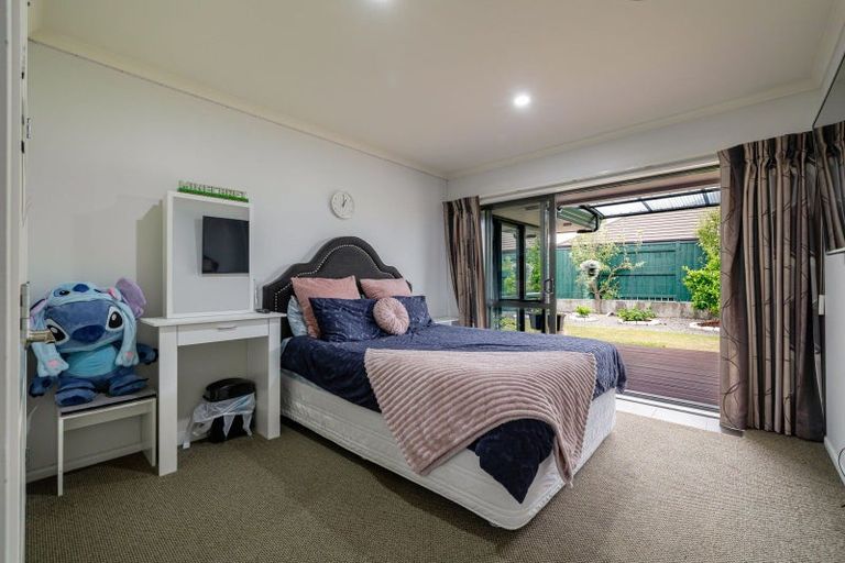 Photo of property in 2 Masefield Terrace, Kelvin Grove, Palmerston North, 4414