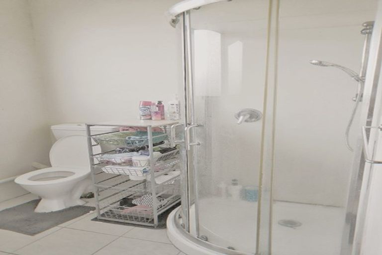 Photo of property in 67 Lincoln Park Avenue, Massey, Auckland, 0614